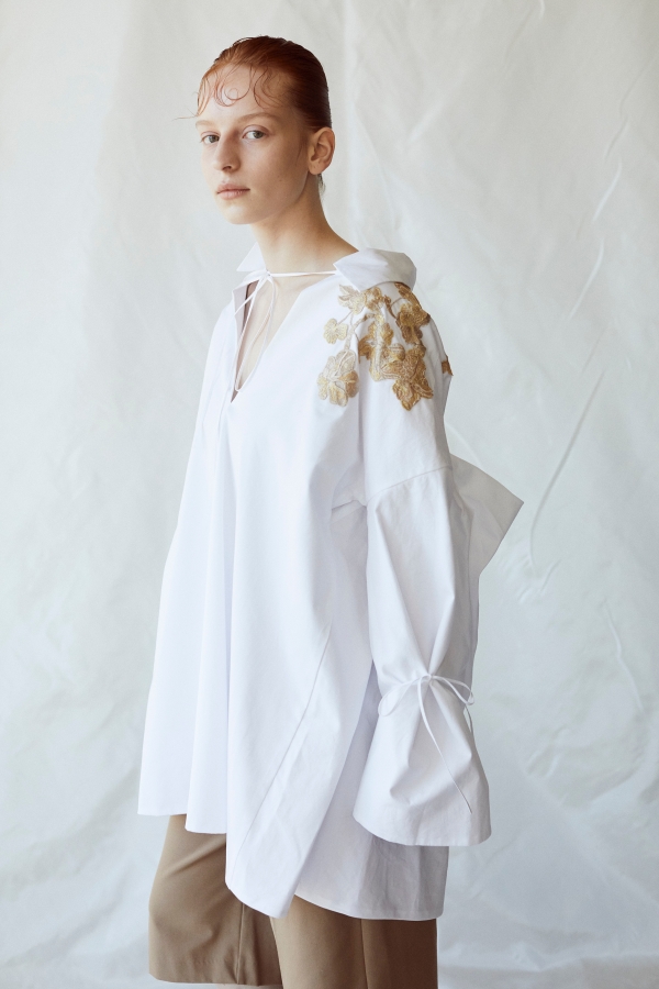 <p>Coming soon/Oversized embroidery lace tunic</p>

